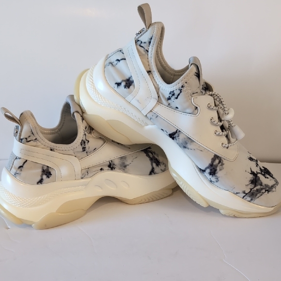 Steve Madden Monochrome Sneakers - Picture 2 of 10